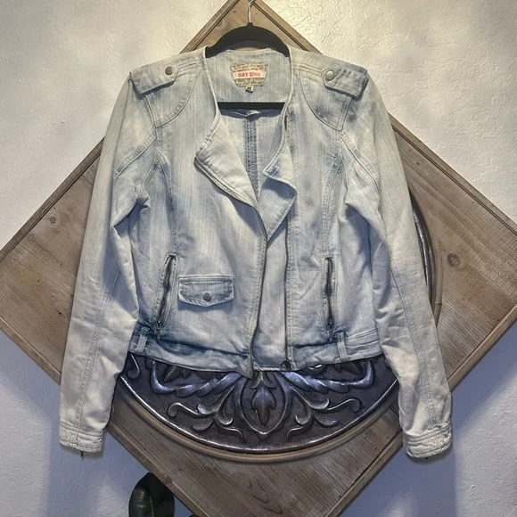 Women's Light Blue Denim Jacket - Picture 1 of 3